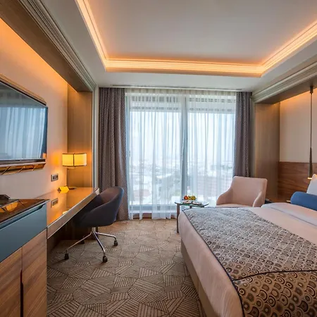 Golden Tulip Bayrampasa Otel 5*