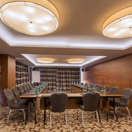 מלון Golden Tulip Bayrampasa 5*