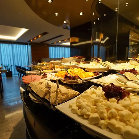 Hotel Golden Tulip Bayrampasa 5*