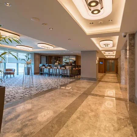 Hotel Golden Tulip Bayrampasa 5*