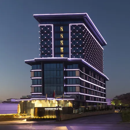 Golden Tulip Bayrampasa 5* Estambul