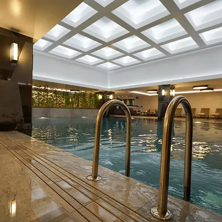 מלון Golden Tulip Bayrampasa